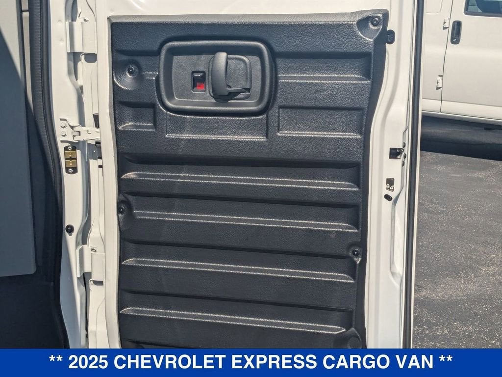 2025 Chevrolet Express Cargo 3500 WT