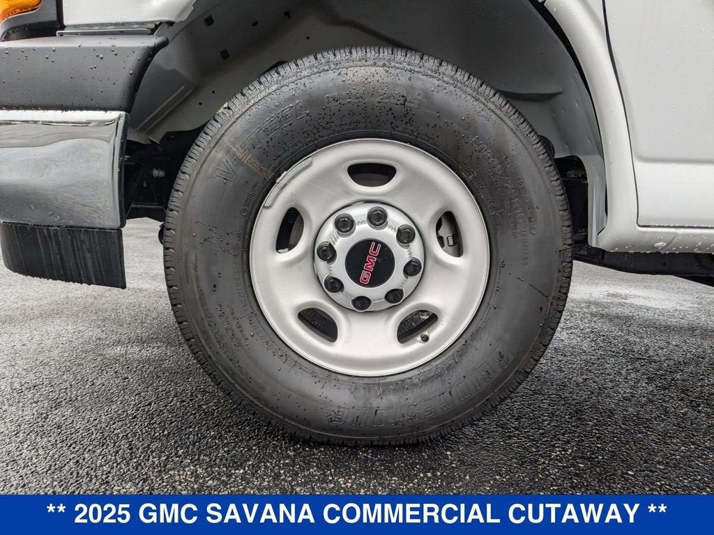 2025 GMC Savana Cutaway 3500 1WT