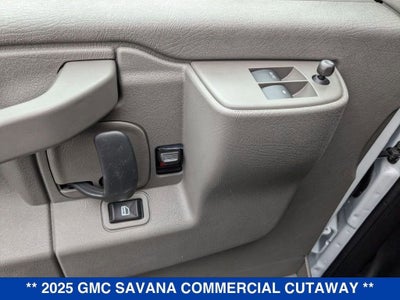 2025 GMC Savana Cutaway 3500 1WT