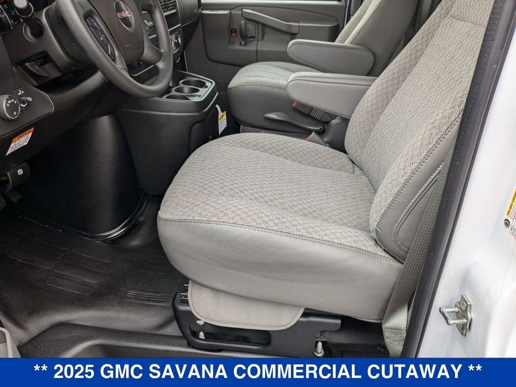 2025 GMC Savana Cutaway 3500 1WT