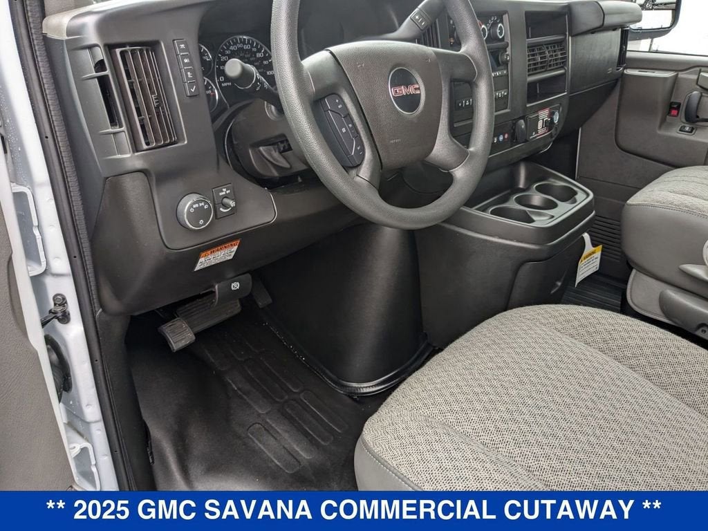 2025 GMC Savana Cutaway 3500 1WT
