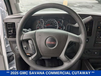 2025 GMC Savana Cutaway 3500 1WT