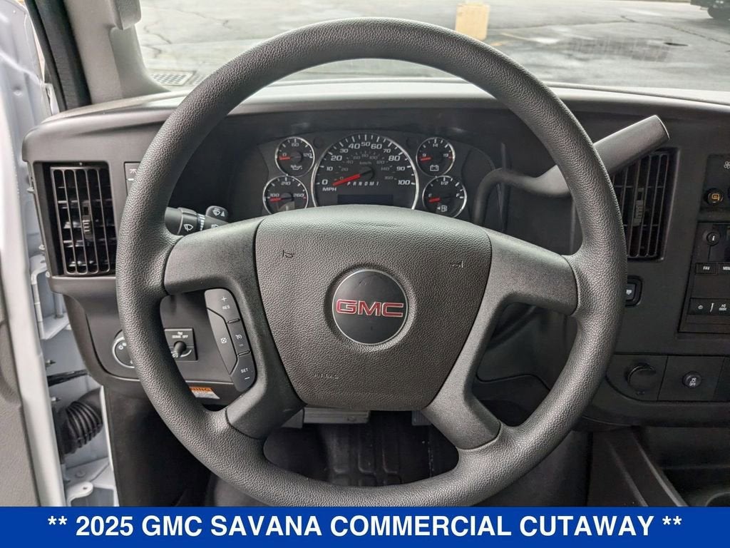 2025 GMC Savana Cutaway 3500 1WT