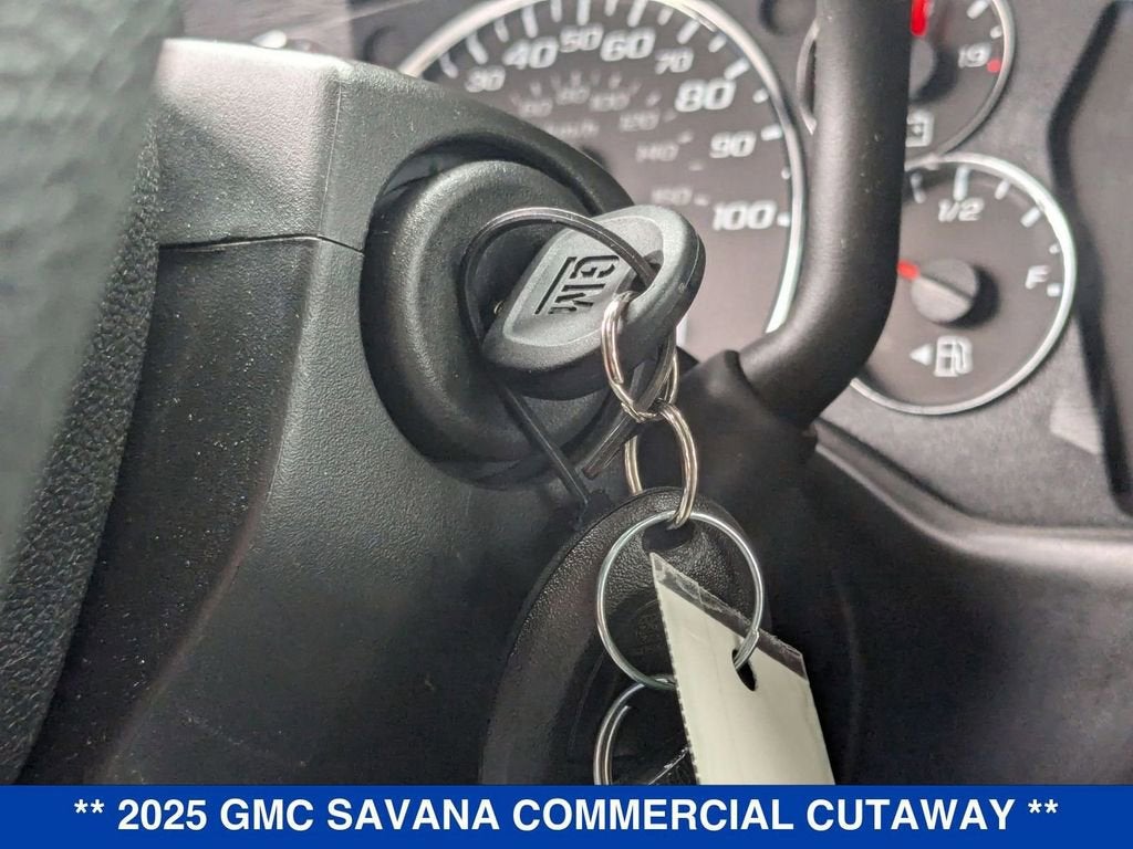 2025 GMC Savana Cutaway 3500 1WT