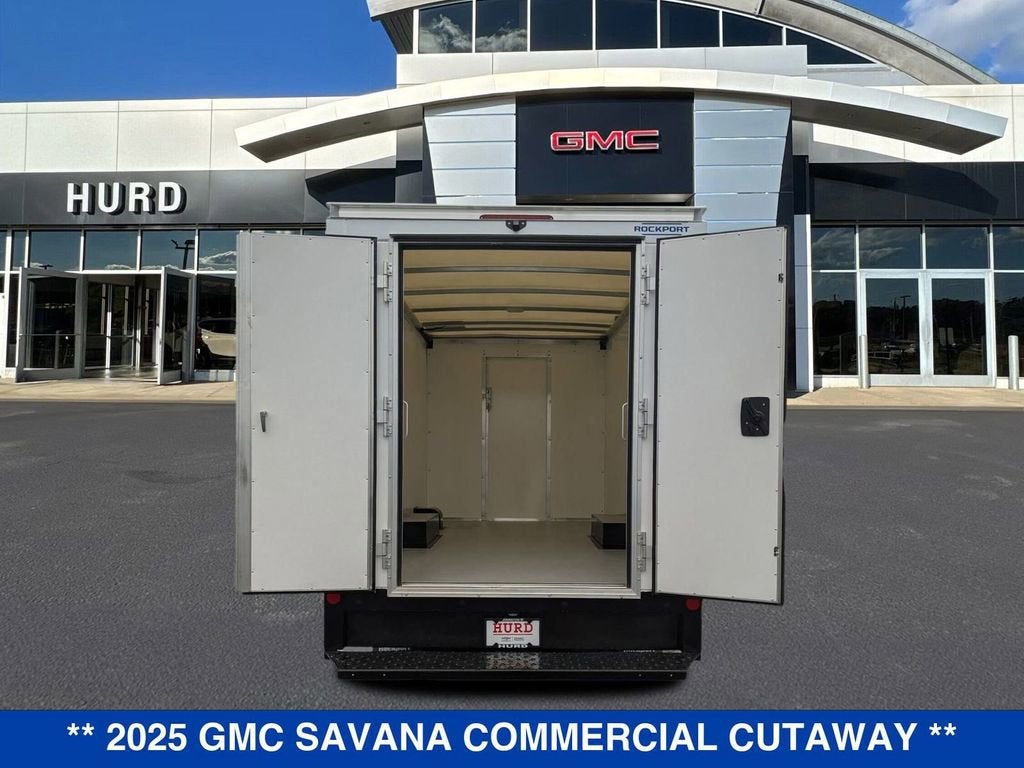 2025 GMC Savana Cutaway 3500 1WT