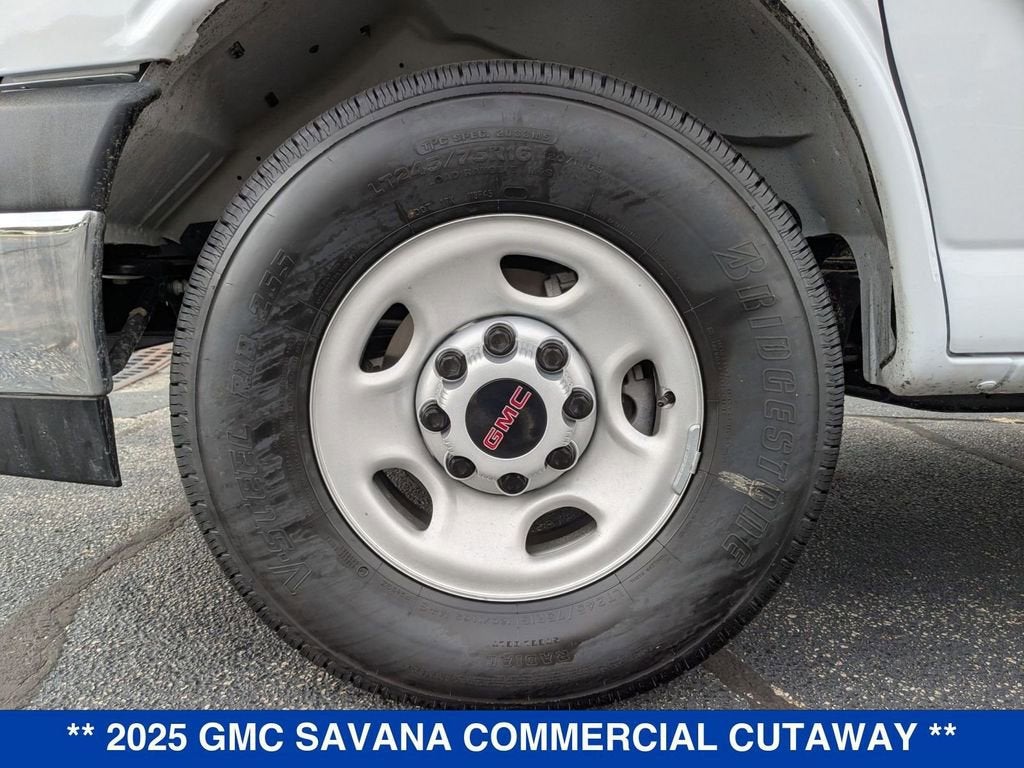 2025 GMC Savana Cutaway 3500 1WT