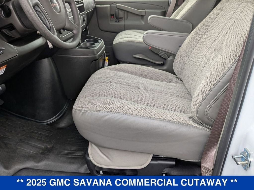 2025 GMC Savana Cutaway 3500 1WT