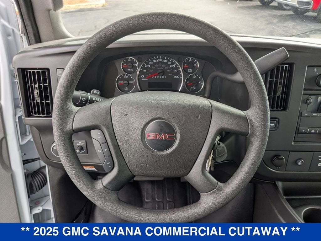 2025 GMC Savana Cutaway 3500 1WT