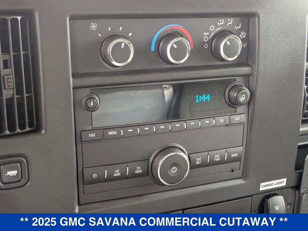 2025 GMC Savana Cutaway 3500 1WT