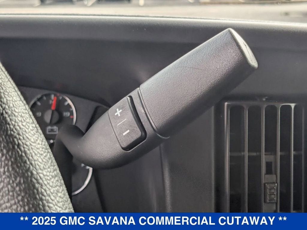 2025 GMC Savana Cutaway 3500 1WT