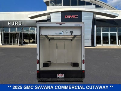 2025 GMC Savana Cutaway 3500 1WT