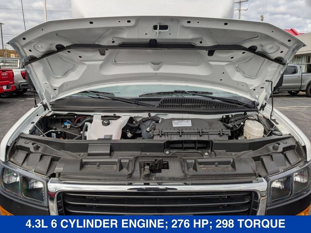 2025 GMC Savana Cutaway 3500 1WT