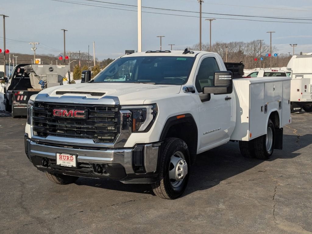 2025 GMC Sierra 3500 HD Chassis Cab Pro