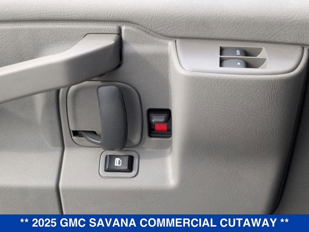 2025 GMC Savana Cutaway 3500 1WT