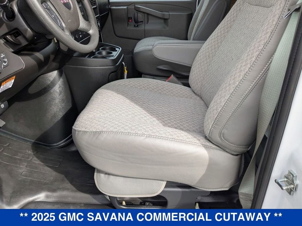 2025 GMC Savana Cutaway 3500 1WT