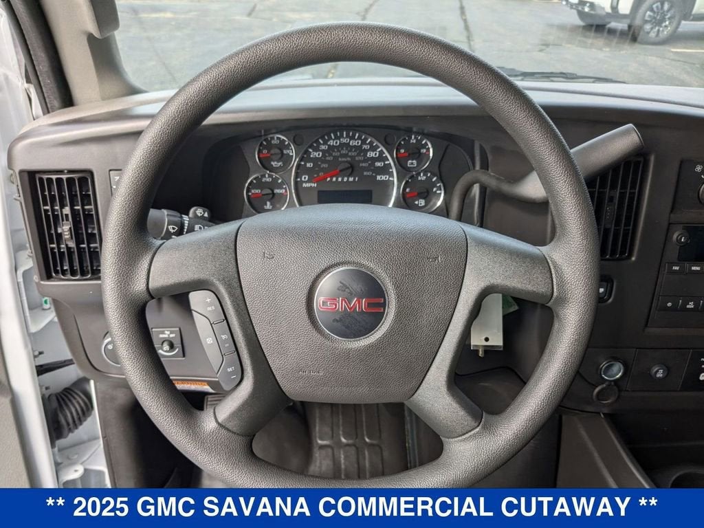 2025 GMC Savana Cutaway 3500 1WT