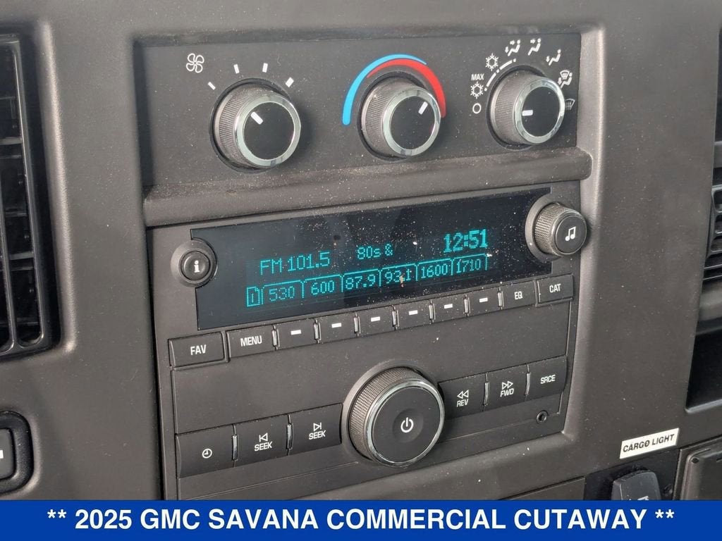 2025 GMC Savana Cutaway 3500 1WT