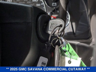 2025 GMC Savana Cutaway 3500 1WT