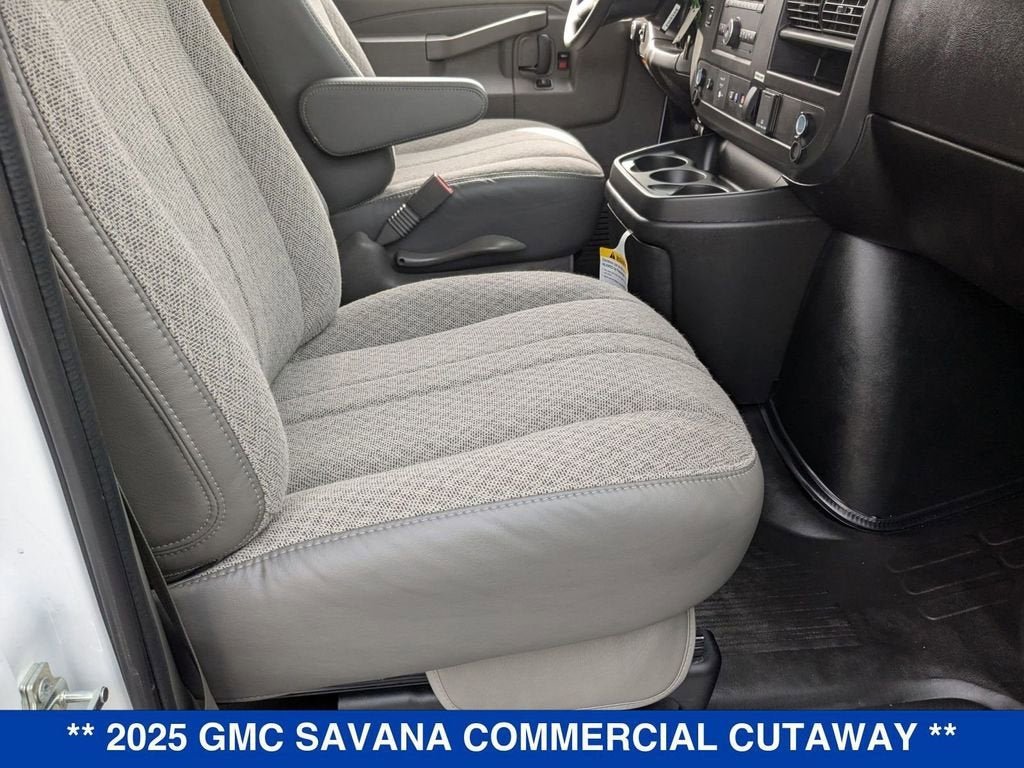 2025 GMC Savana Cutaway 3500 1WT