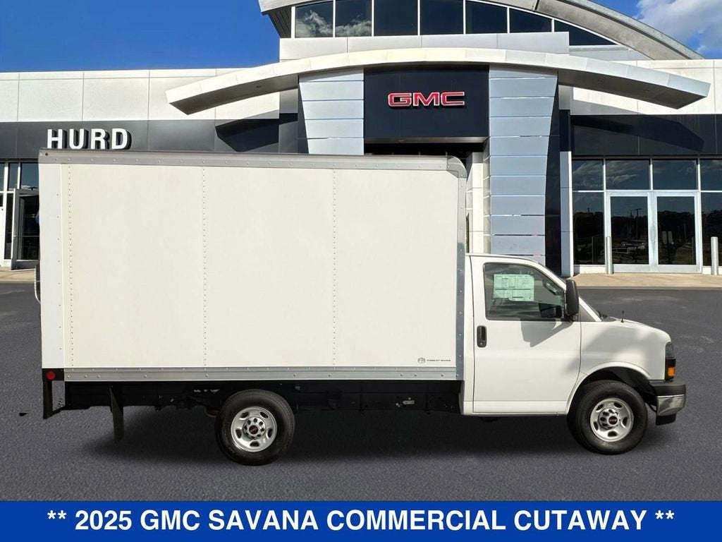 2025 GMC Savana Cutaway 3500 1WT
