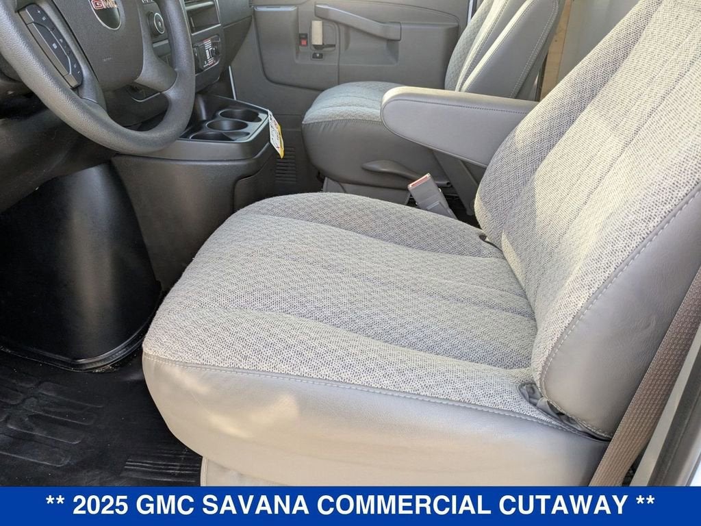 2025 GMC Savana Cutaway 3500 1WT