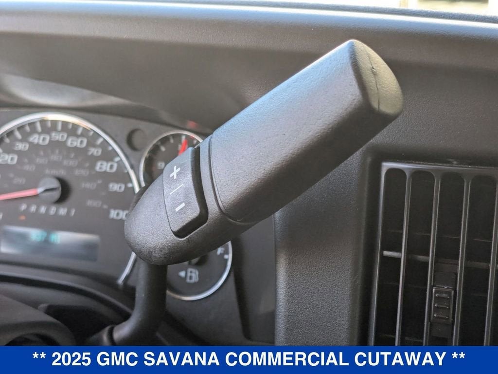 2025 GMC Savana Cutaway 3500 1WT
