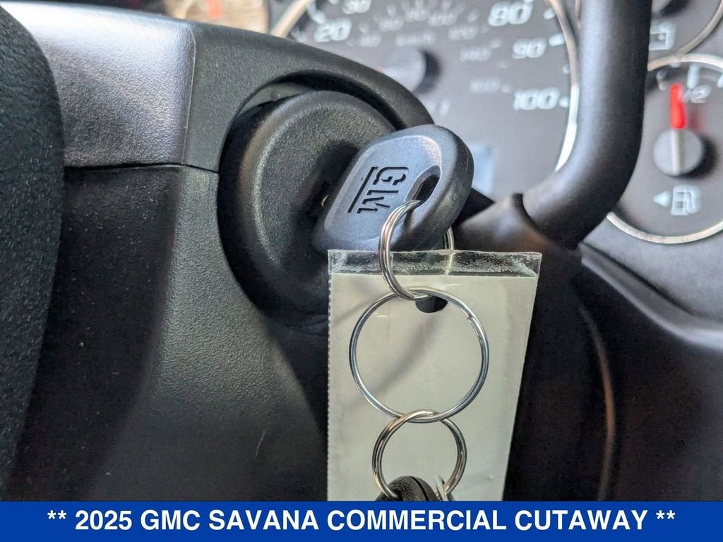 2025 GMC Savana Cutaway 3500 1WT