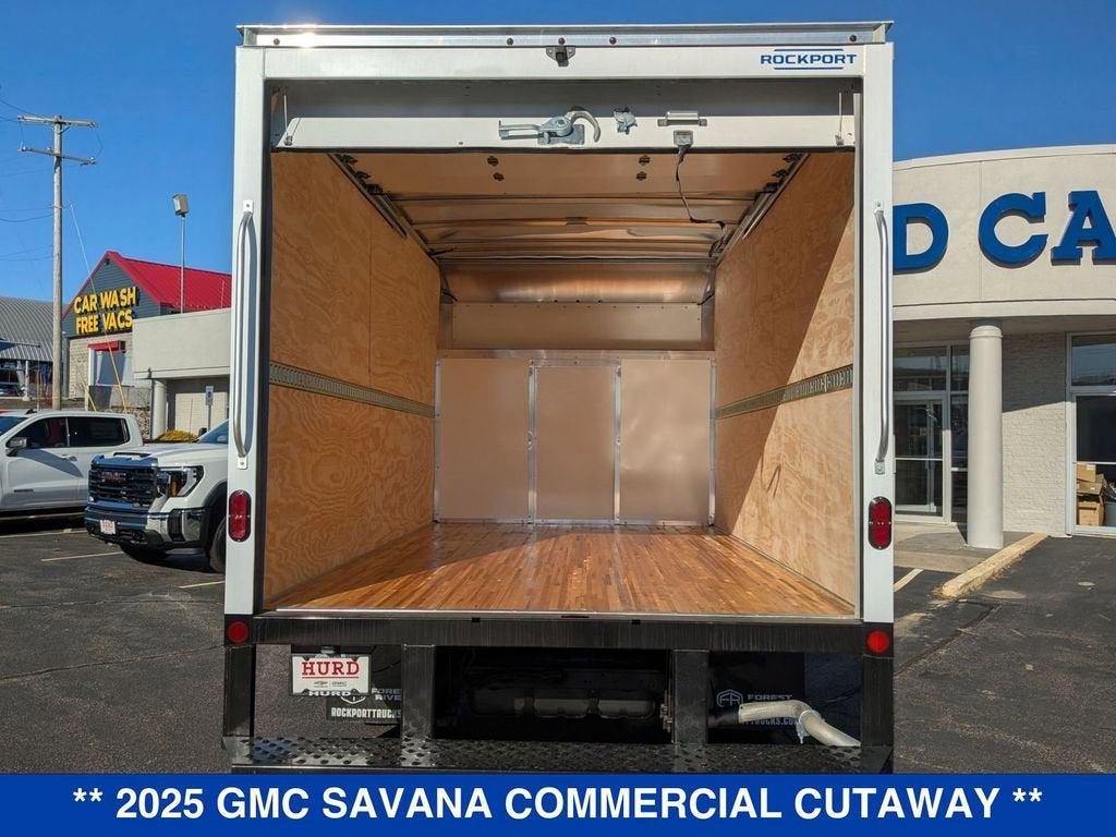 2025 GMC Savana Cutaway 3500 1WT