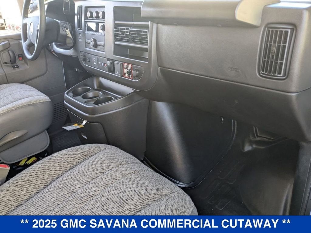 2025 GMC Savana Cutaway 3500 1WT