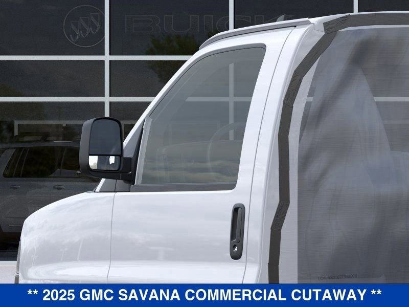 2025 GMC Savana Cutaway 4500 2WT